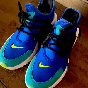 Hyper blue Nike Presto size 7Y